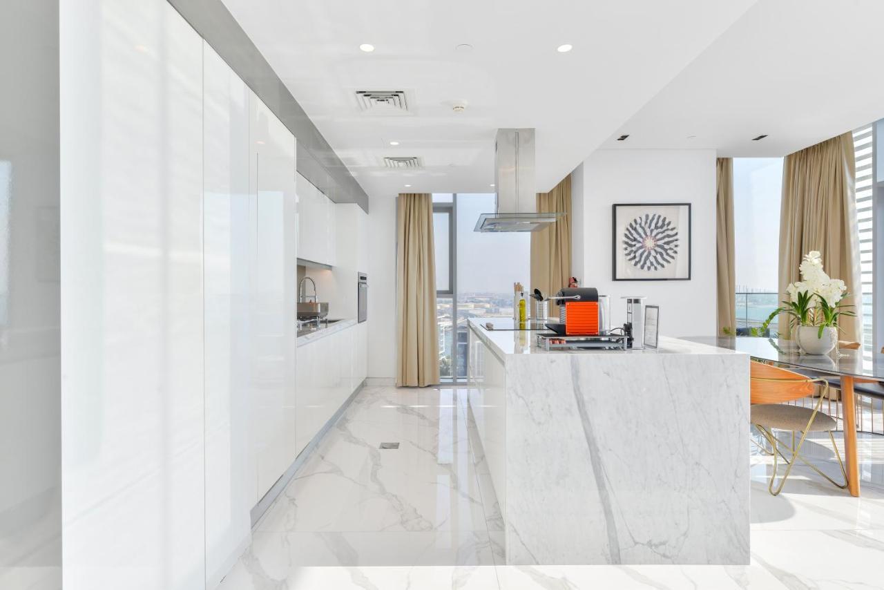 Luxe 3 Bedroom Oceanfront Apartment In The Heart Of Bluewaters Island Dubai Eksteriør bilde