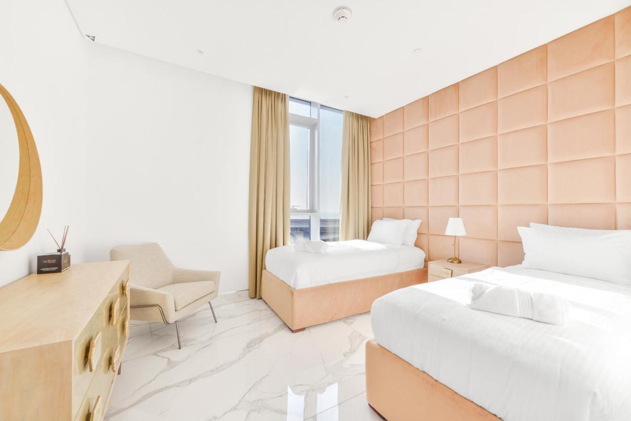 Luxe 3 Bedroom Oceanfront Apartment In The Heart Of Bluewaters Island Dubai Eksteriør bilde