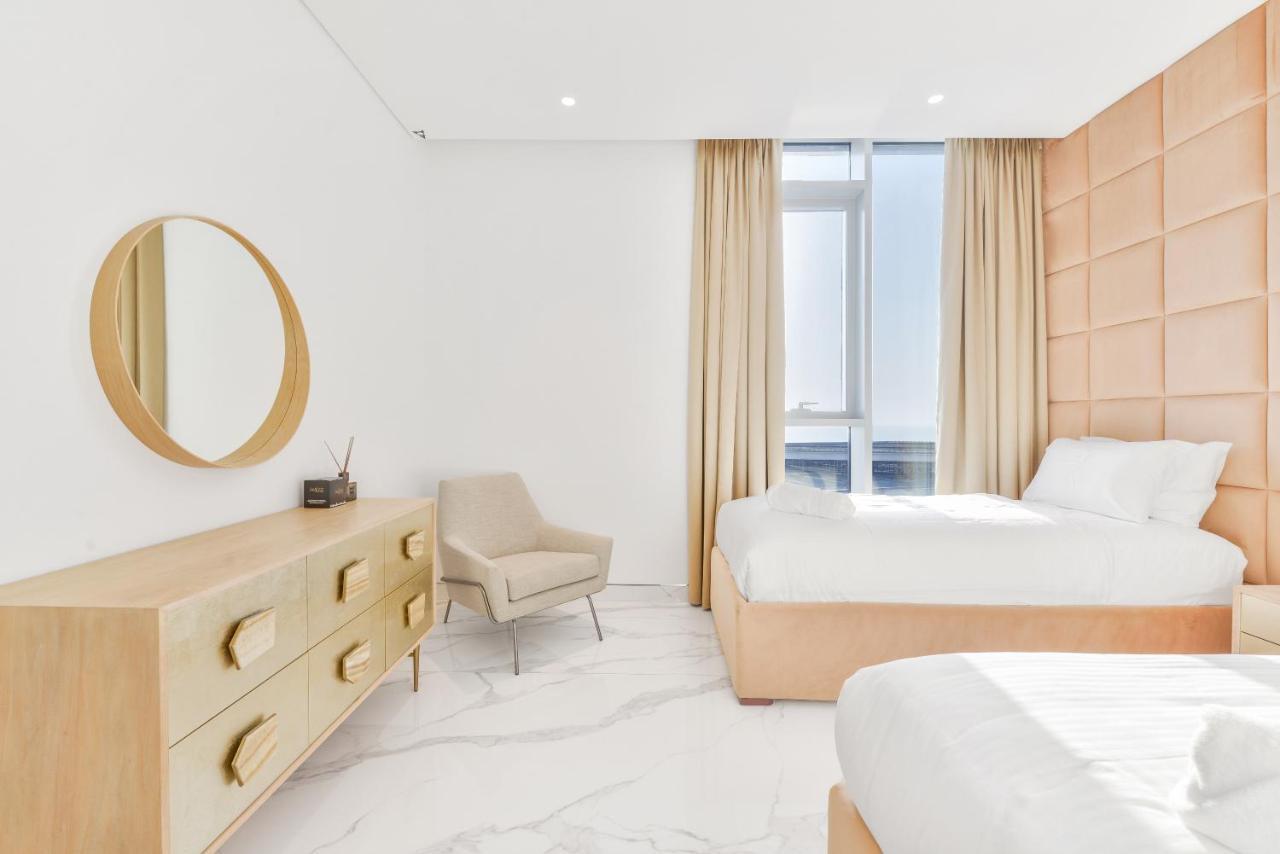 Luxe 3 Bedroom Oceanfront Apartment In The Heart Of Bluewaters Island Dubai Eksteriør bilde