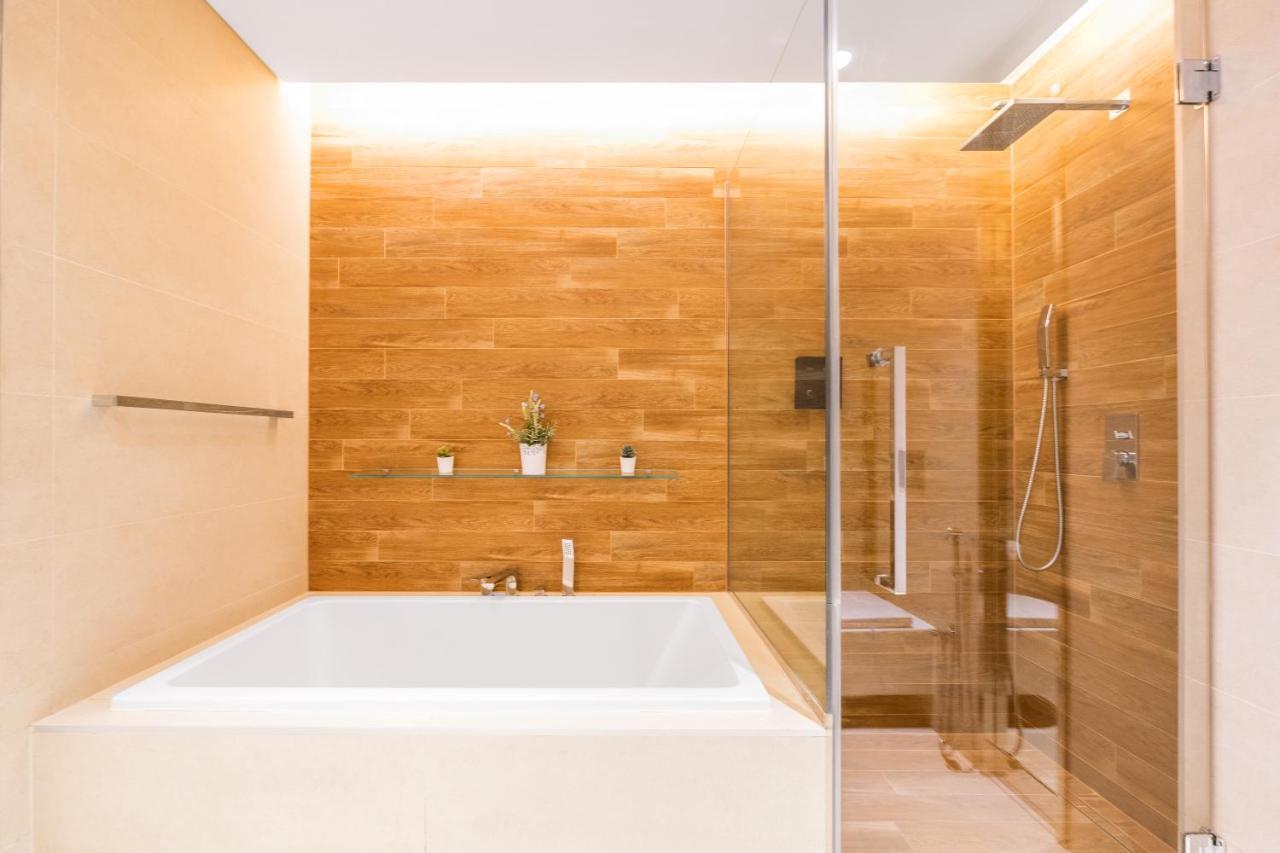 Luxe 3 Bedroom Oceanfront Apartment In The Heart Of Bluewaters Island Dubai Eksteriør bilde