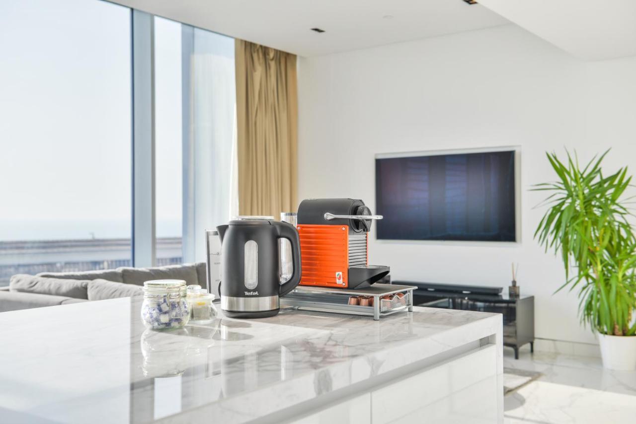 Luxe 3 Bedroom Oceanfront Apartment In The Heart Of Bluewaters Island Dubai Eksteriør bilde