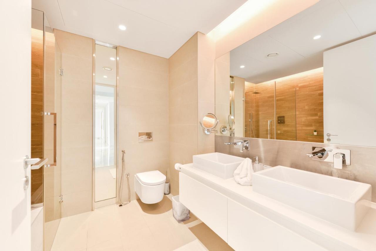 Luxe 3 Bedroom Oceanfront Apartment In The Heart Of Bluewaters Island Dubai Eksteriør bilde